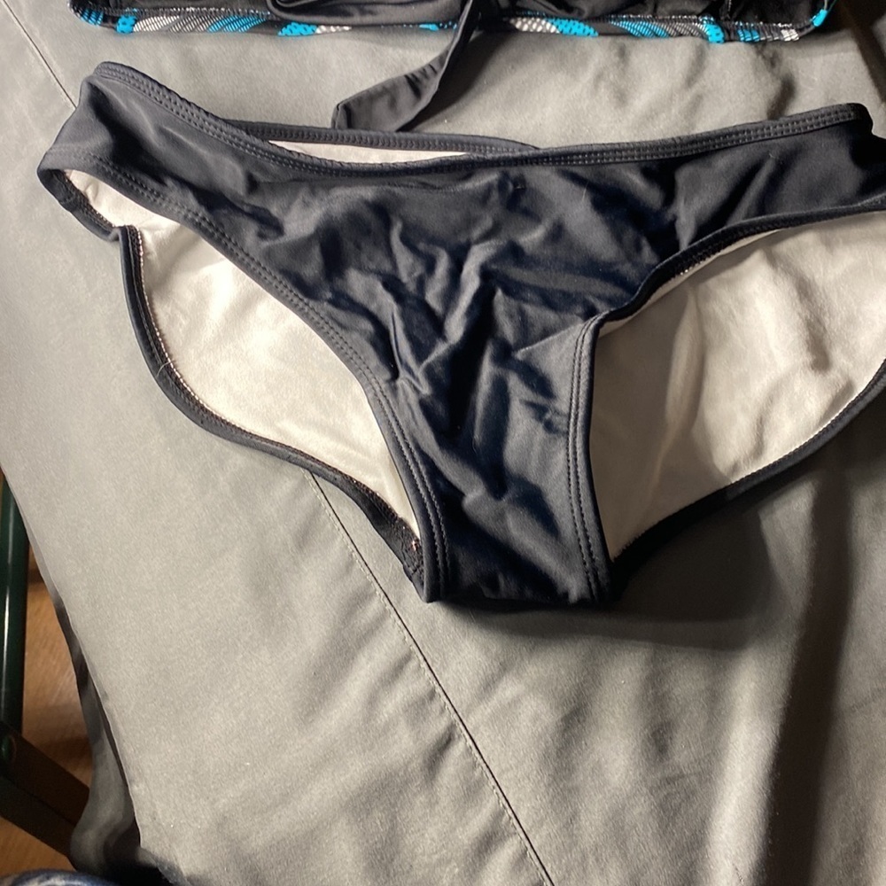 Mossimo swimsuit🏖 - Picture 6 of 9